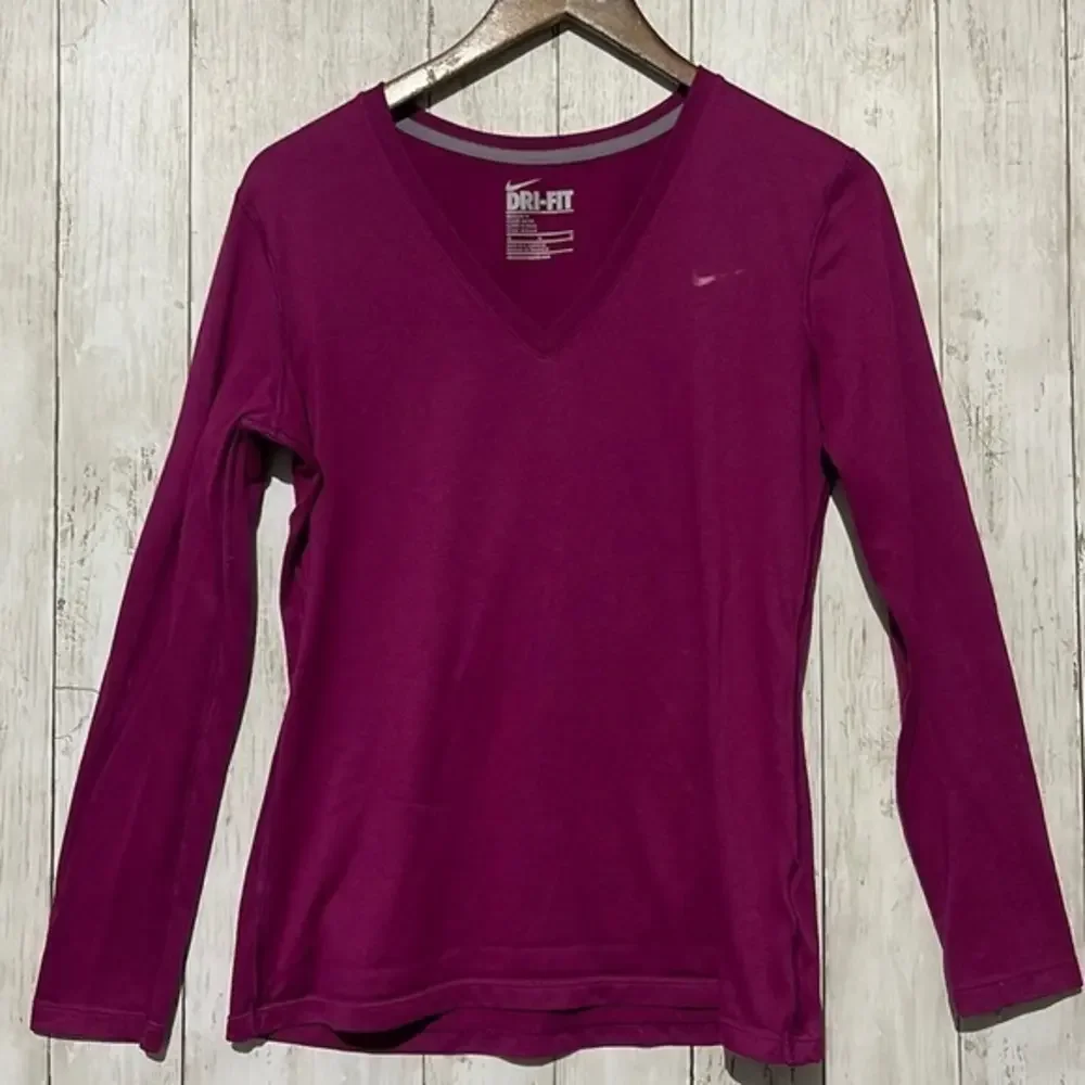 Nike Dri Fit Long Sleeve V Neck Athletic Top Women's Size Medium Purple